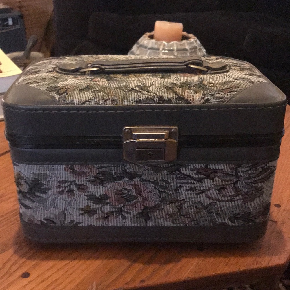 Makeup bag